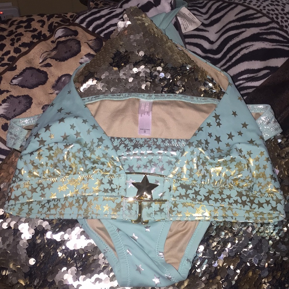 Victoria’s Secret bikini